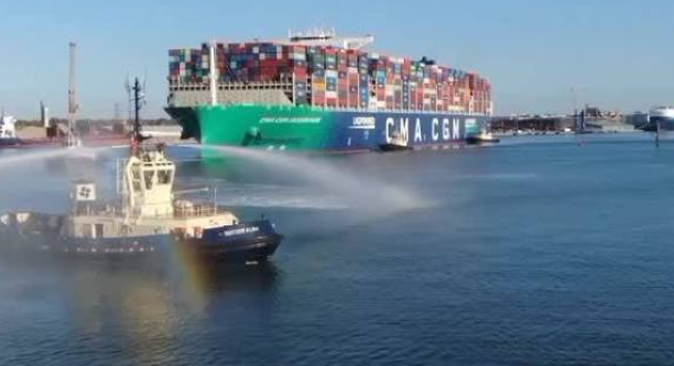CMA CGM PANTHEON, the largest LNG vessel to call in the UK, arrives in Southampton