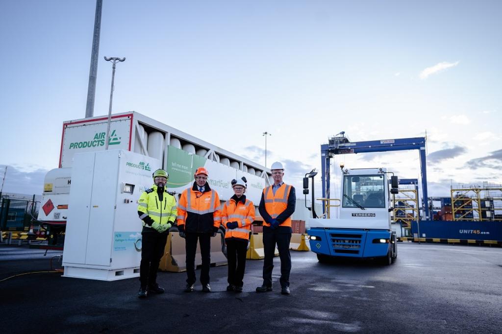 ABP first to trial hydrogen terminal tractor in UK
